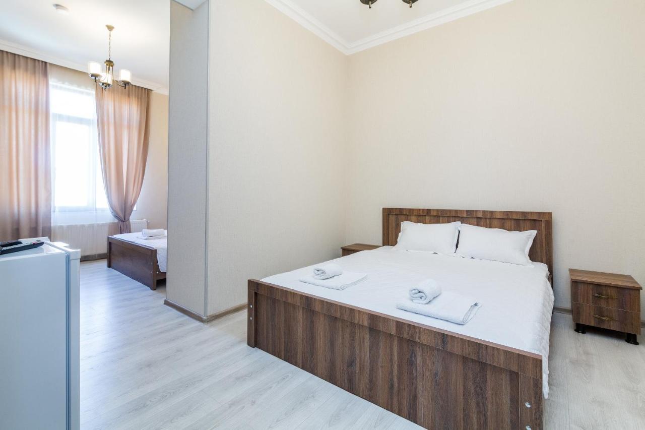 White Hotel Guesthouse Zugdidi ภายนอก รูปภาพ