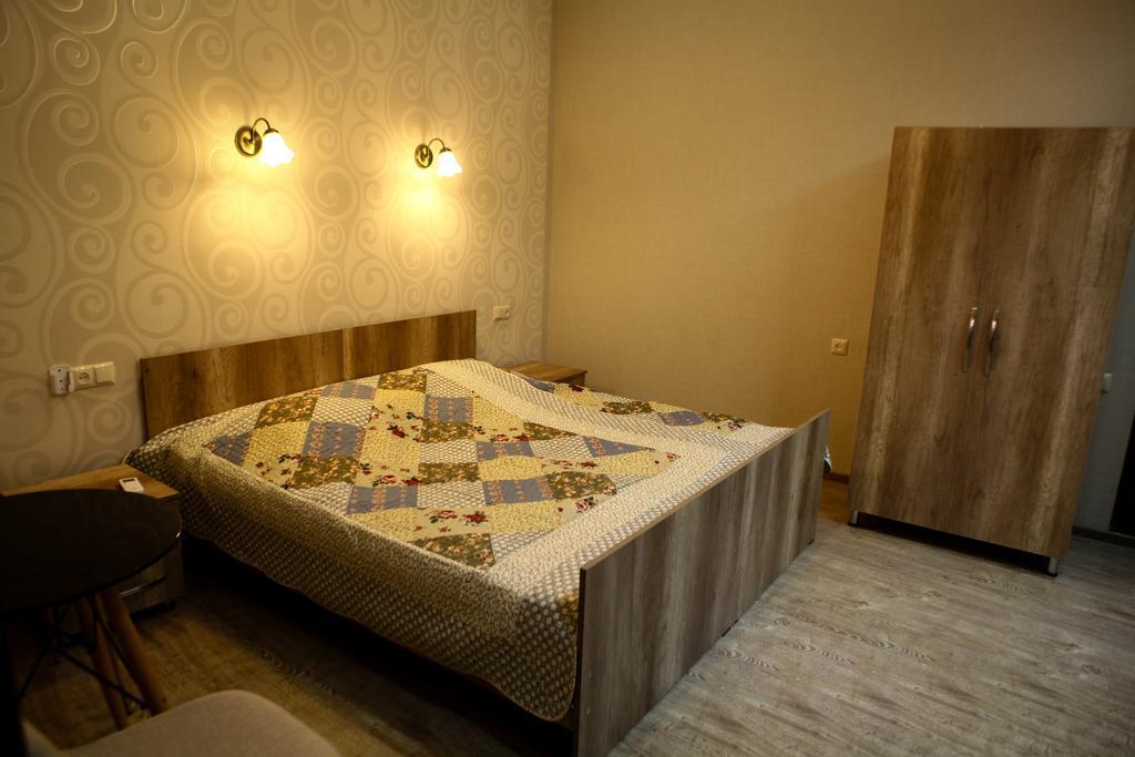 White Hotel Guesthouse Zugdidi ภายนอก รูปภาพ